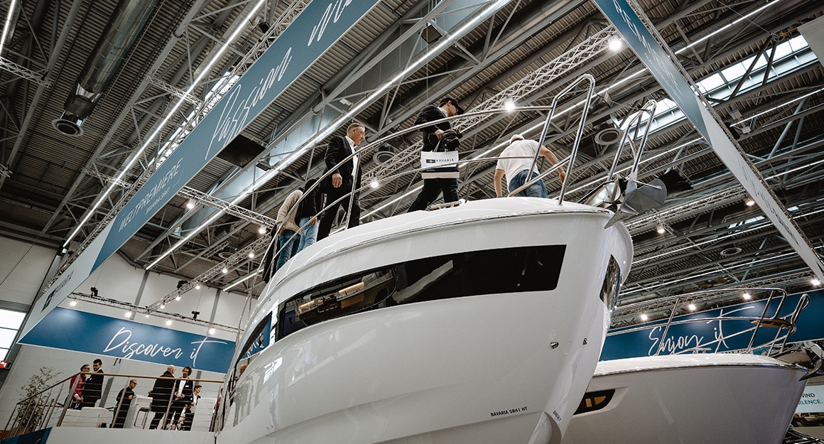 Visitors on the world premiere of the BAVARIA SR41