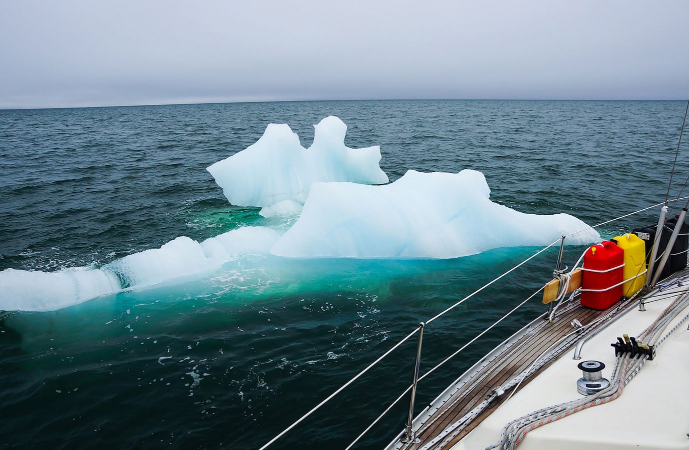 Eis & Schnee neben der BAVARIA 300