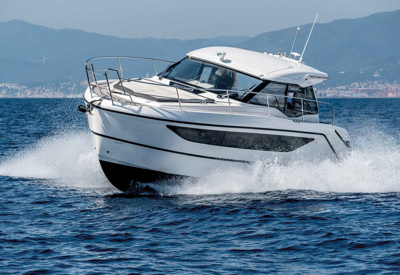 BAVARIA YACHTS | Vier Nominierungen für die SR33 