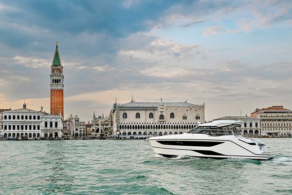 BAVARIA SR33 in Venedig