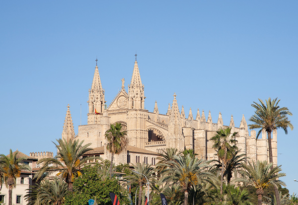 Kathedrale La Seu im Hafen von Palma de Mallorca