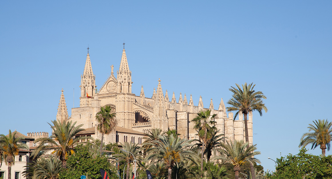 Kathedrale La Seu im Hafen von Palma de Mallorca