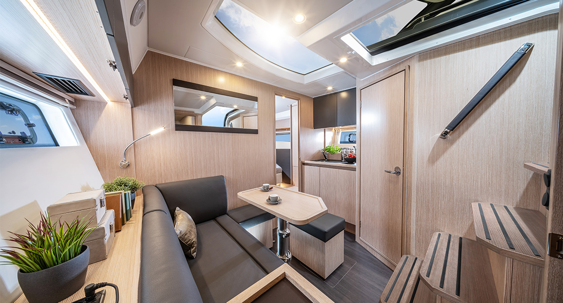 Exklusive Impressionen der neuen BAVARIA SR36 von innen